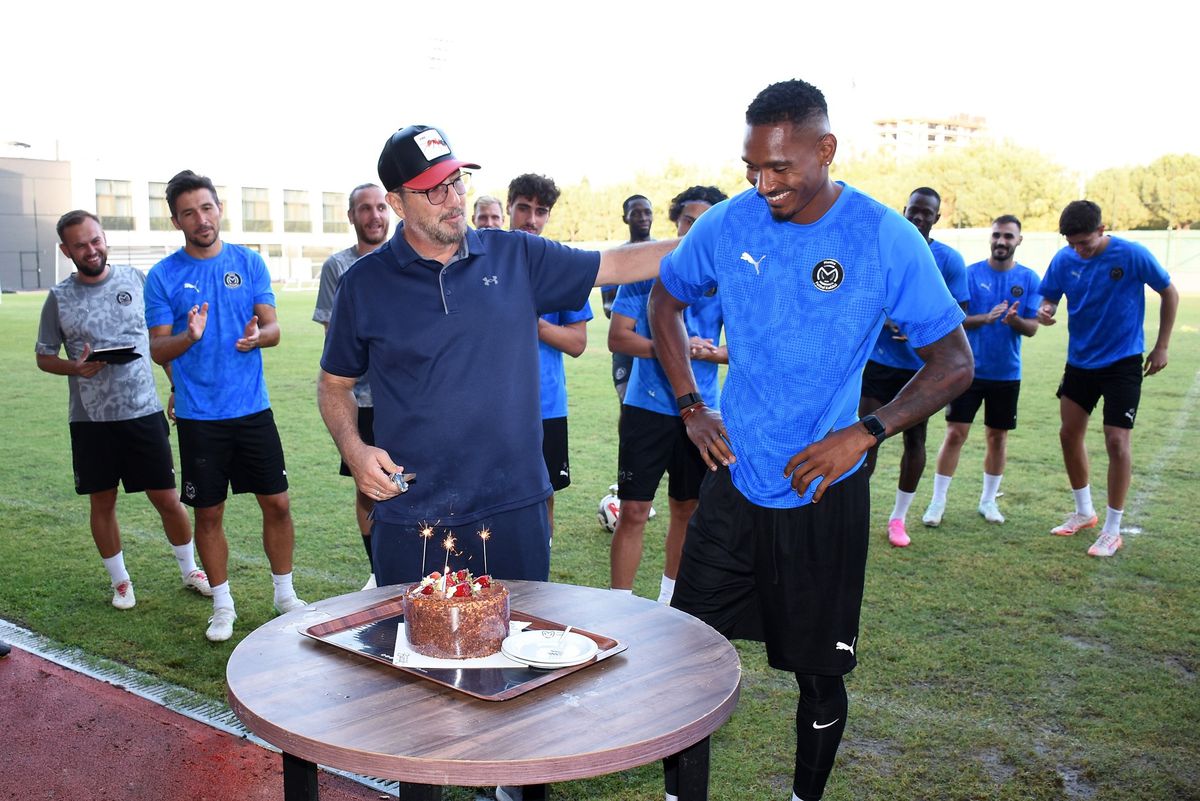 Manisa FK, Transferini Açıklamadığı Herelle'nin Doğum Gününü Kutladı