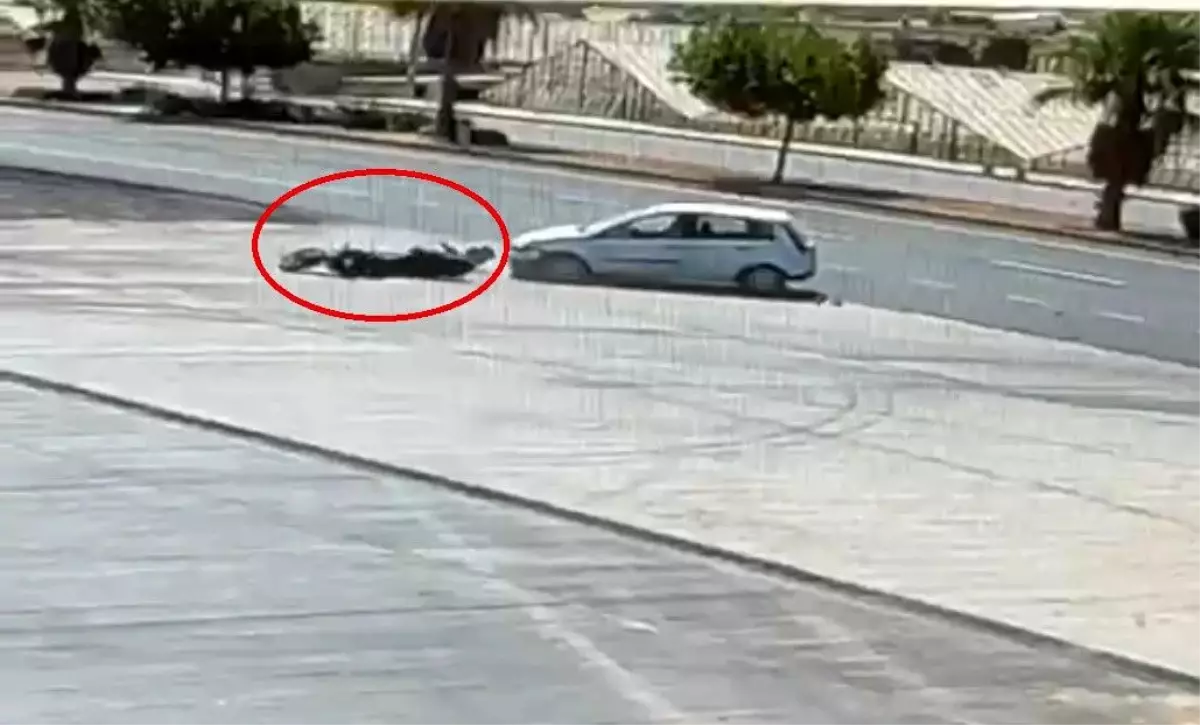 Antalya'da Motosiklet ve Otomobil Çarpıştı: Bir Yaralı