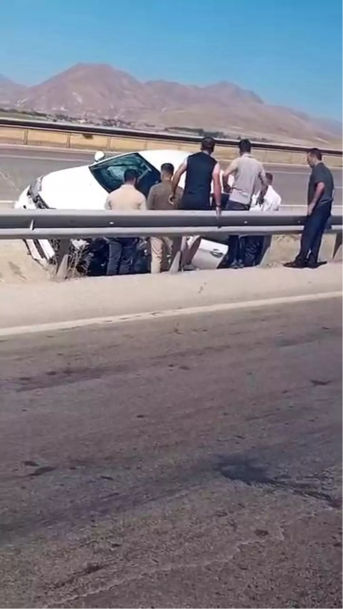 Erzurum-Aşkale Yolu'nda Kaza: İki Yaralı