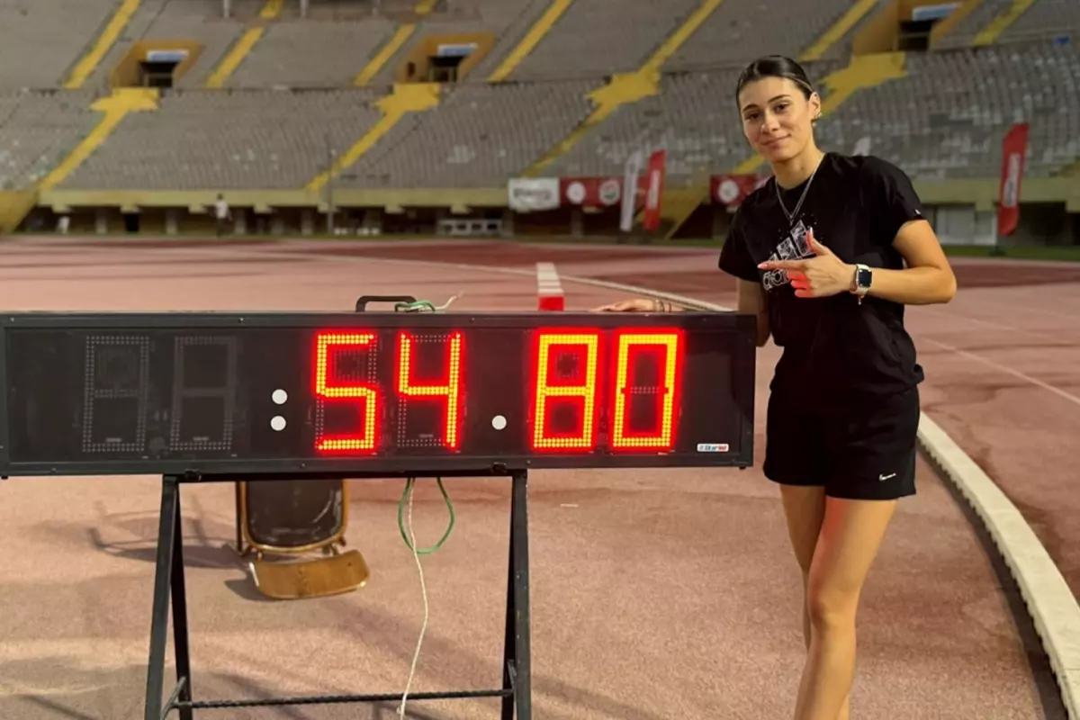 Para atlet Aysel Önder, kadınlar 400 metre dünya rekorunu kırdı
