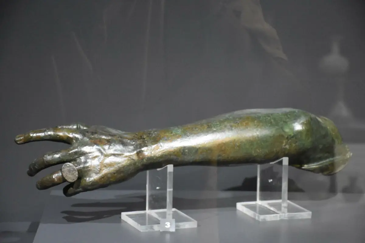 İzmir Arkeoloji Müzesi'nde 1300 Yeni Eser Ziyaretçileri Bekliyor