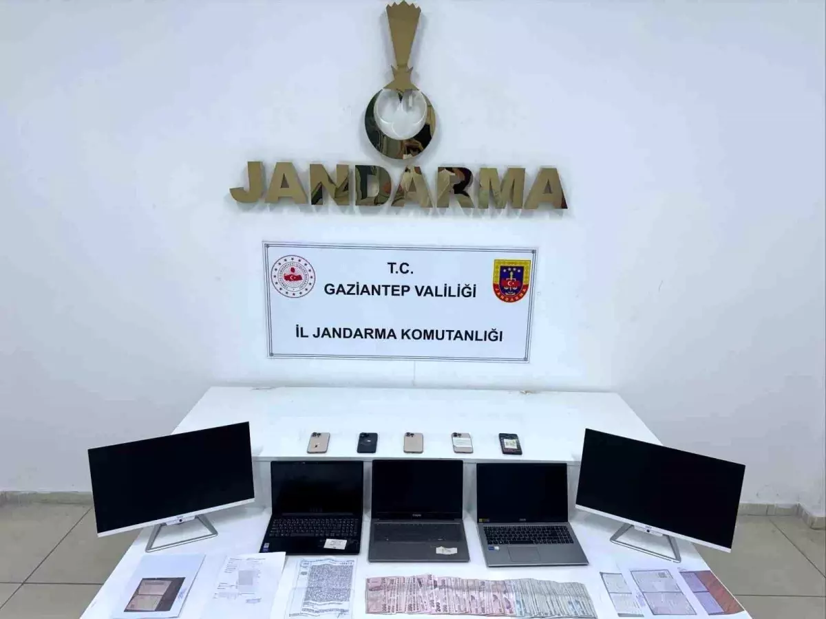 Gaziantep'te Tur Araçlarına Sahte Belgelerle Operasyon