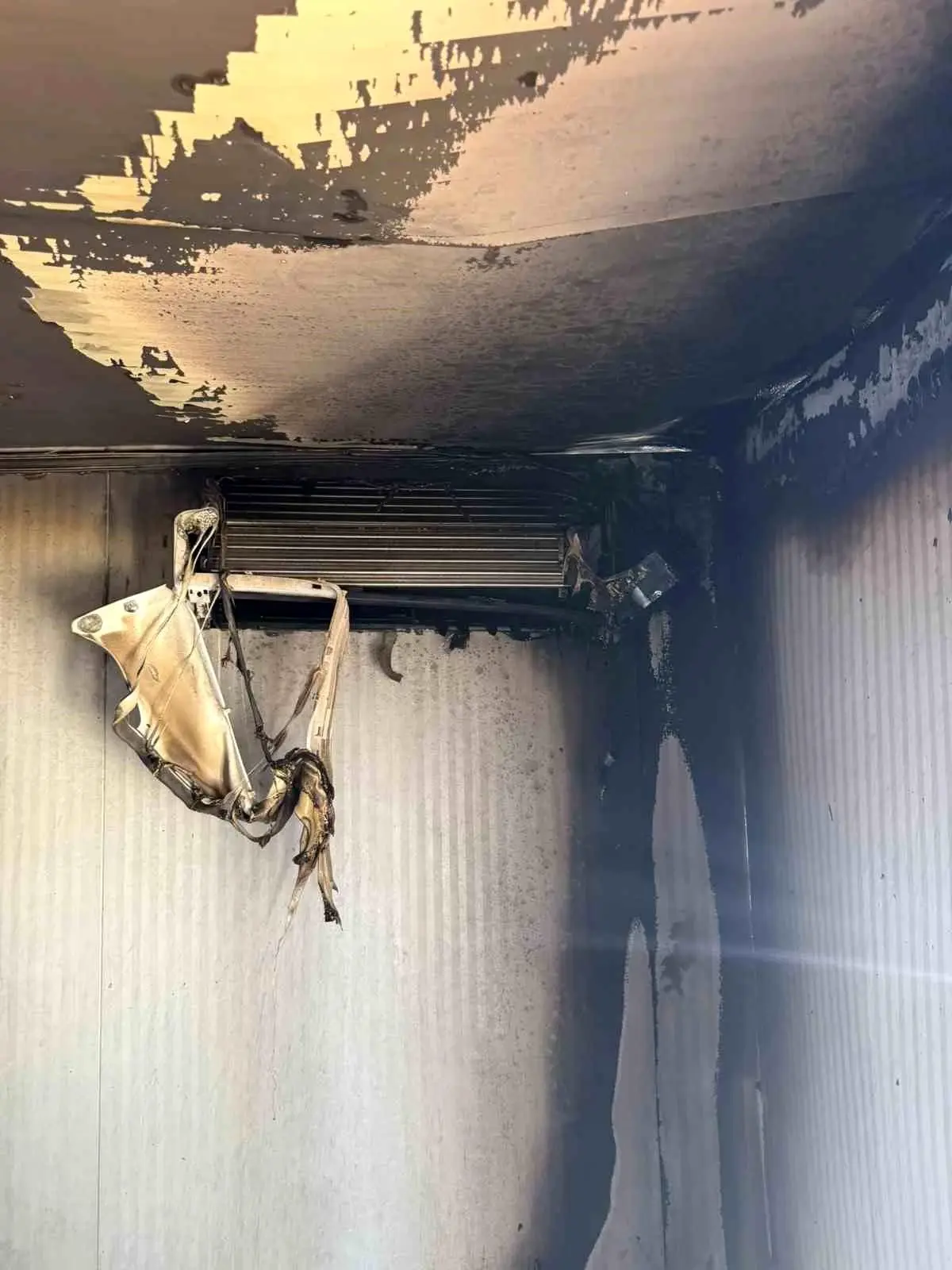 Adıyaman'da Açık Bırakılan Klima Yangına Neden Oldu