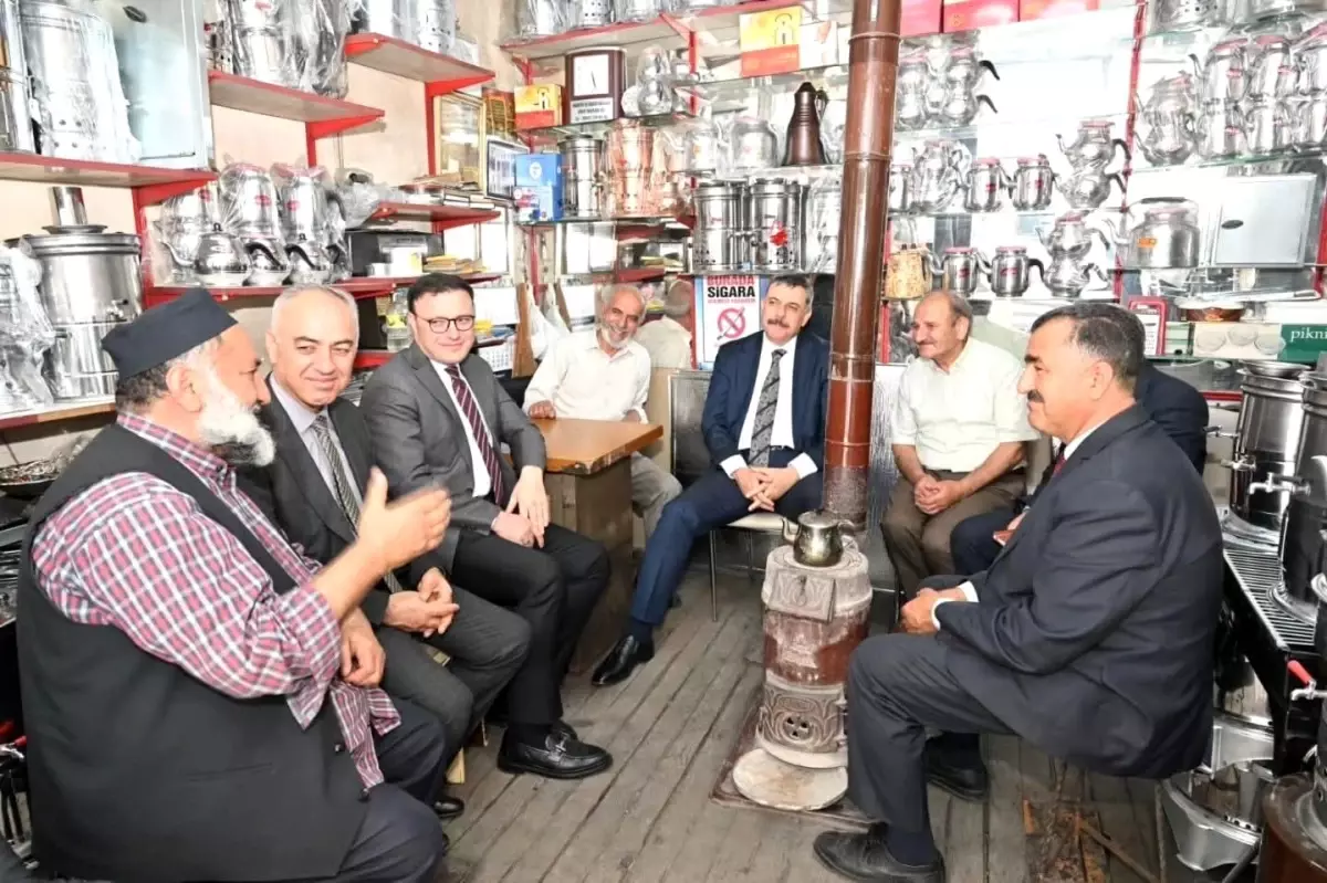 Vali Çiftçi, Tarihi Kavaflar Çarşısı'nda Esnafı Ziyaret Etti