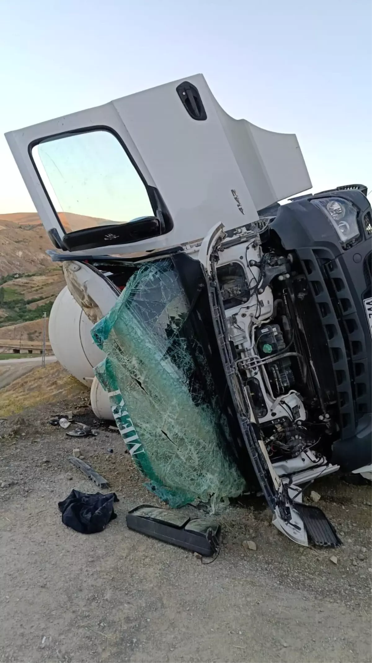 Sivas'ta Beton Mikseri Takla Attı: Sürücü Ağır Yaralandı