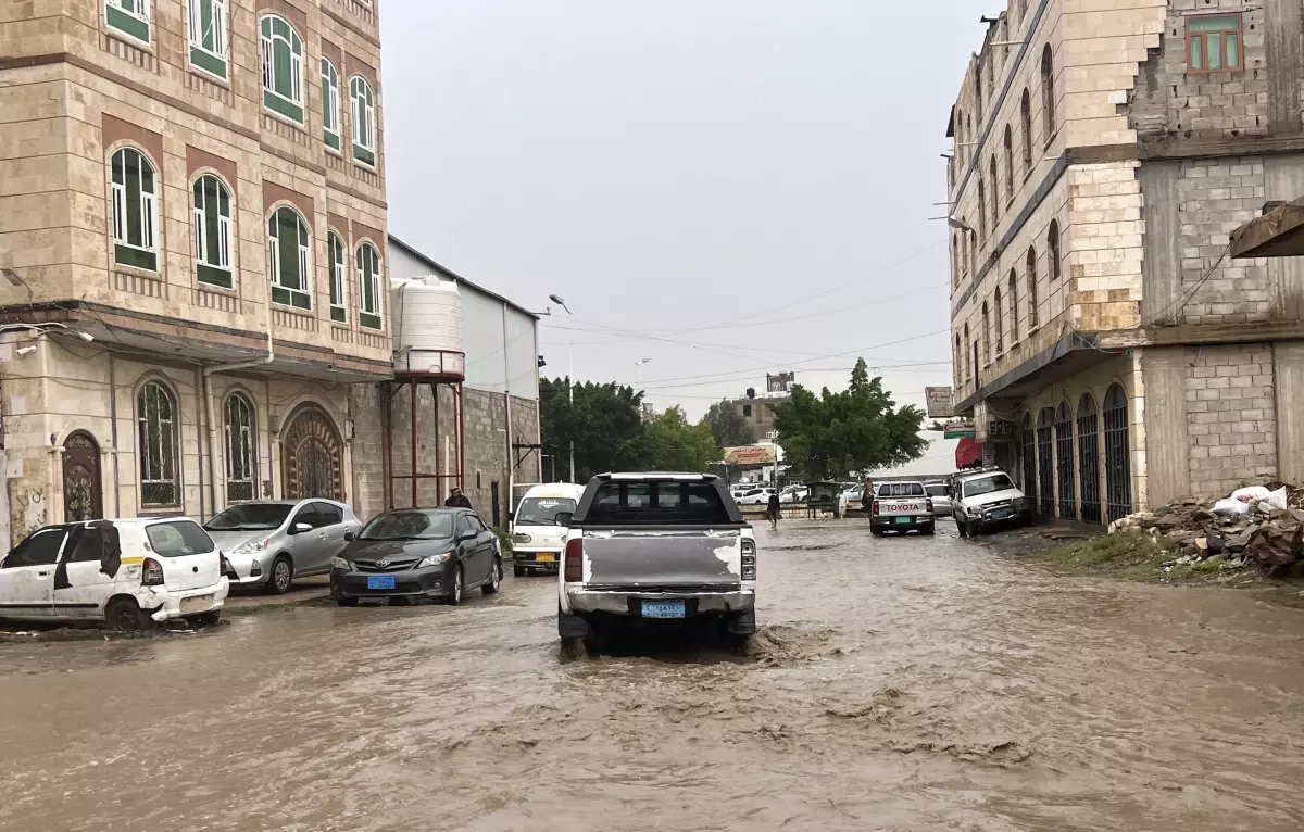 Yemen'in Başkenti Sana'da Şiddetli Yağışlar Sele Neden Oldu