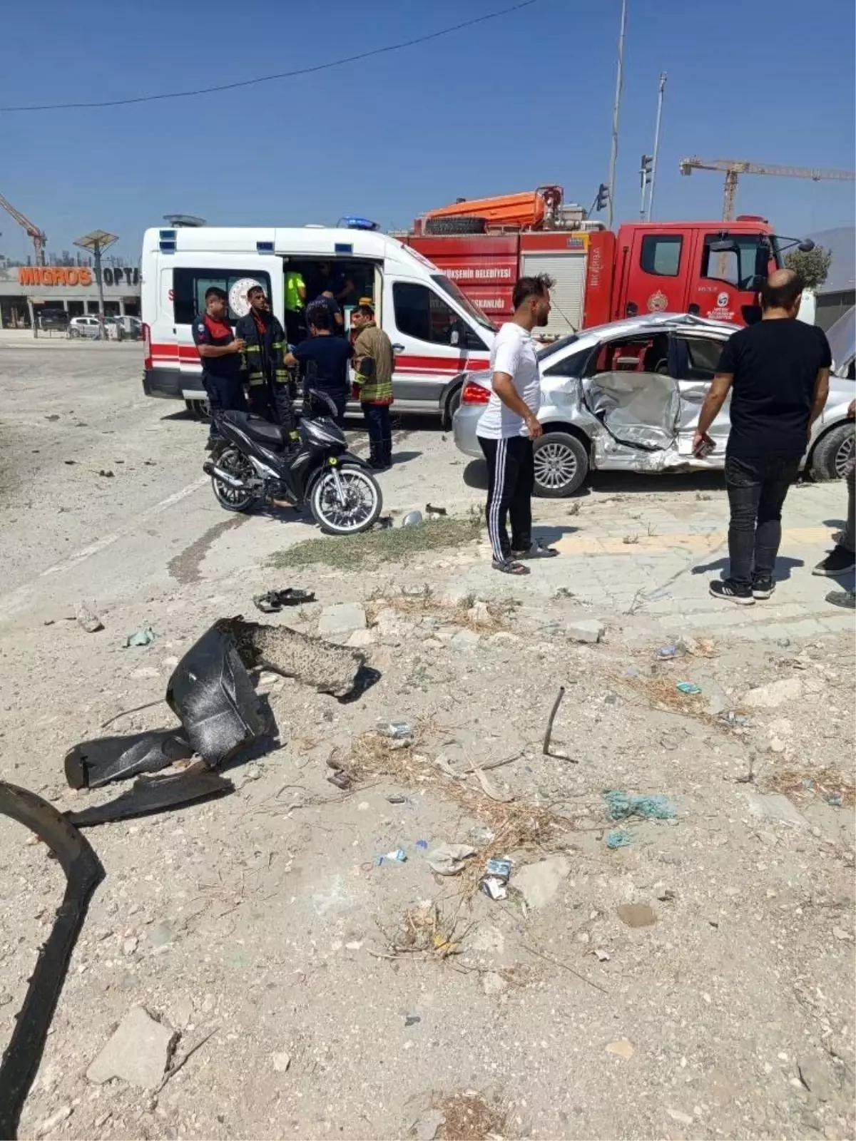 Hatay'da Otomobil Kazasında İki Sürücü Yaralandı