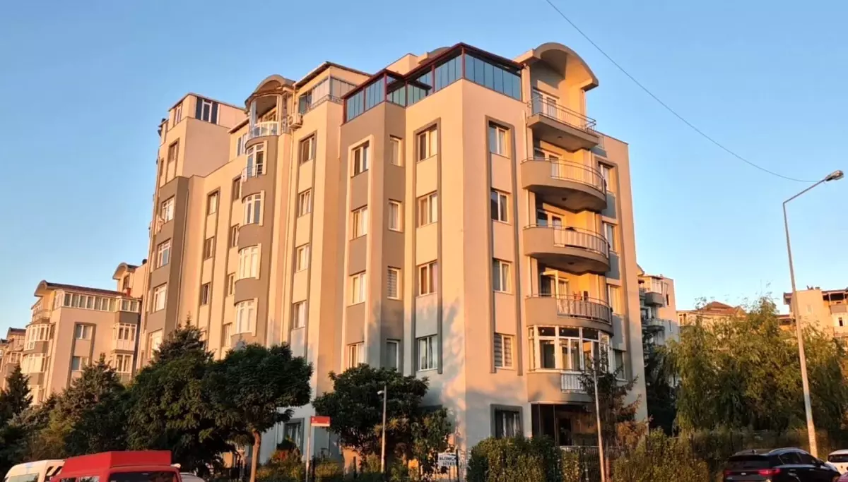 Bahçeşehir'de Eşini Vuran Şahıs Kendini Tehdit Ediyor