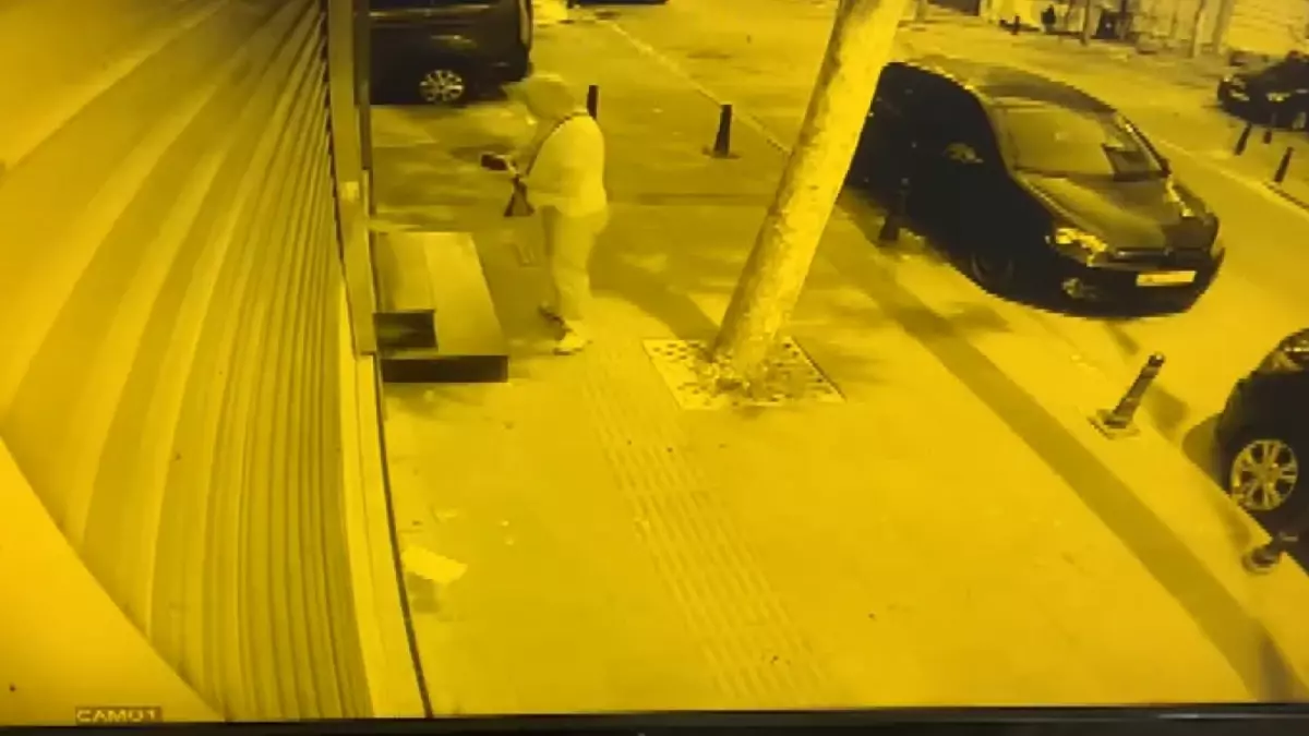 Cüzdanı Bulan Kişi Paralarını Alıp Yerine Bıraktı, İkinci Kişi Cüzdanı Çaldı