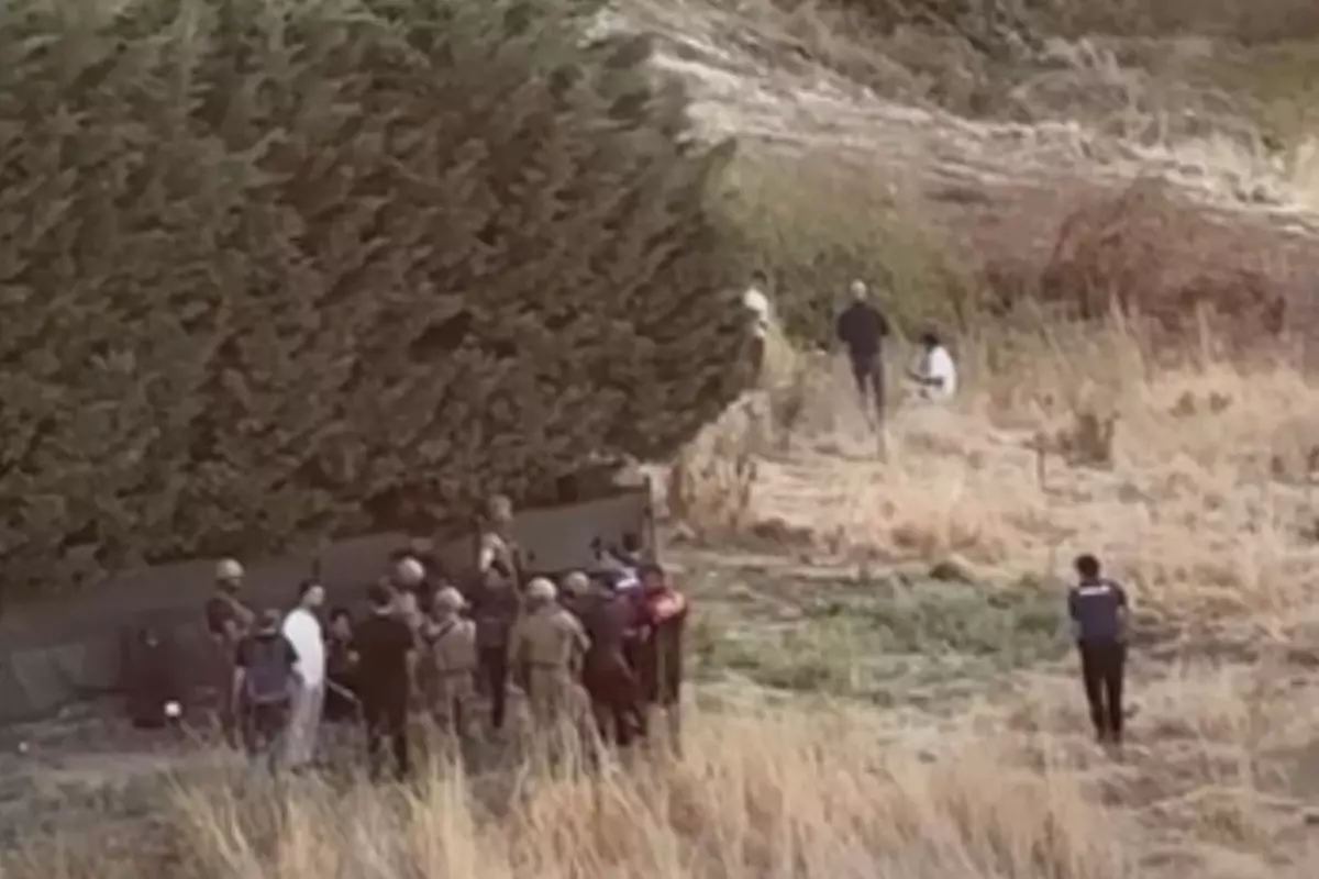 Boşanma aşamasındaki eşini vurup silahı kendi başına dayadı: 5 saatte ikna edildi