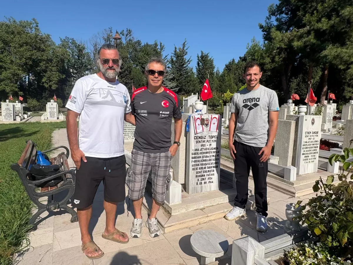Doğukan Ulaç, Boğaziçi Yüzme Yarışı'nı birinci olarak bitirdi