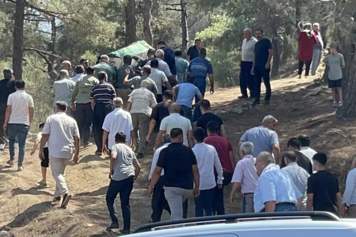 Düğün yolunda feci kaza! Anne ve kızı yan yana toprağa verildi