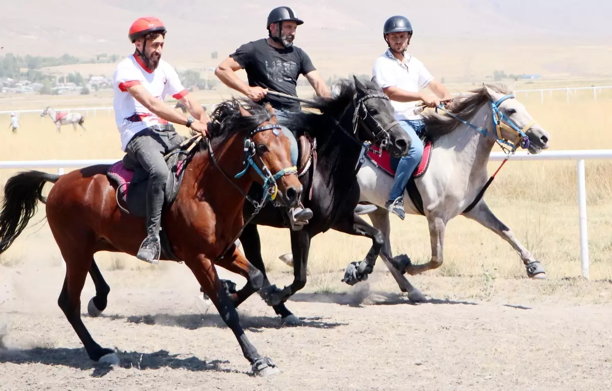 Erzurum'da Renkli Rahvan At Yarışları