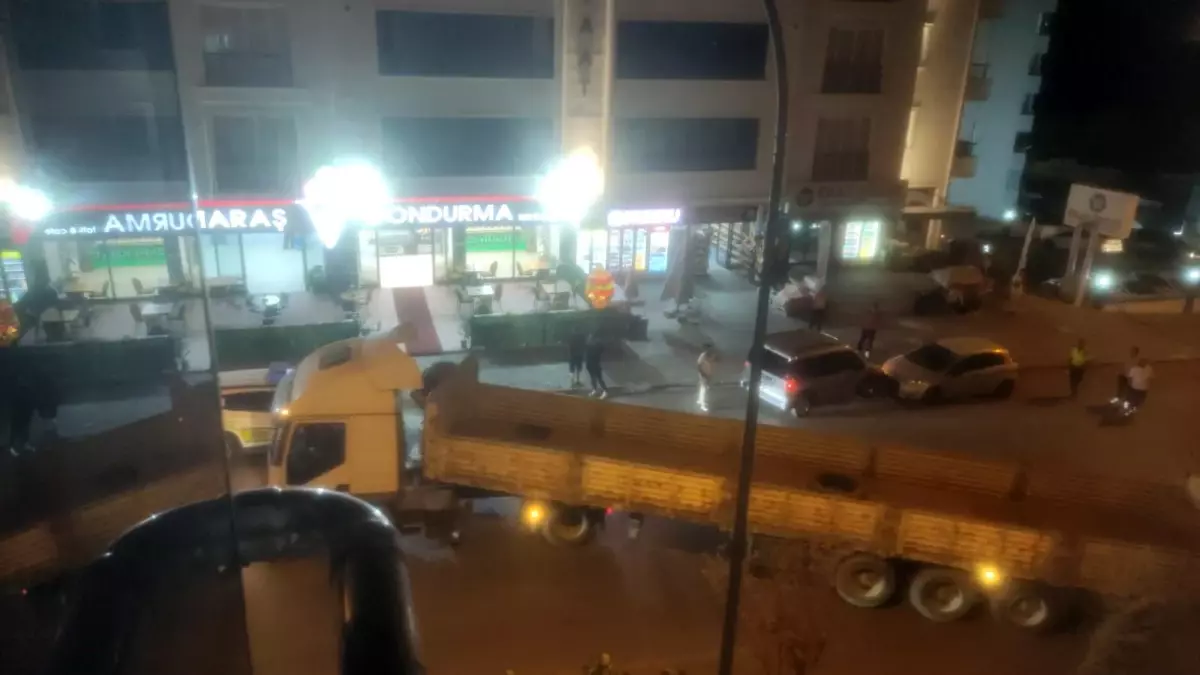 Nevşehir'de Freni Çekilmeyen Tır Kazası