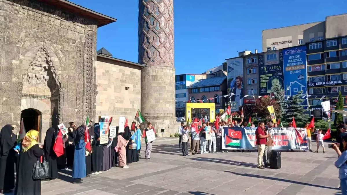 Erzurum'da Sağlık Çalışanları İsrail'in Saldırılarını Protesto Etti