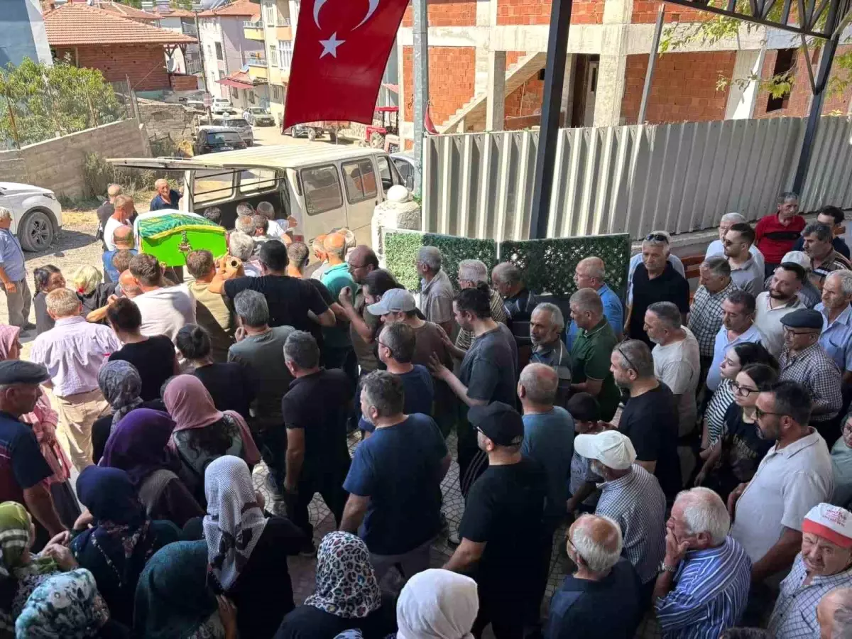 İstanbul'da Ölü Bulunan Üniversite Öğrencisi Helin Uçar Amasya'da Defnedildi