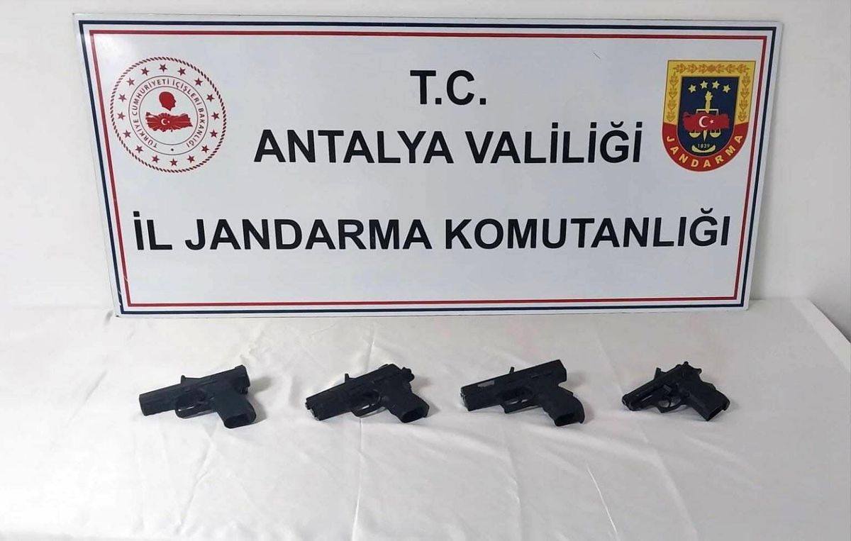 Aksu'da Kaçak Tabanca Operasyonu: 4 Tabanca Ele Geçirildi