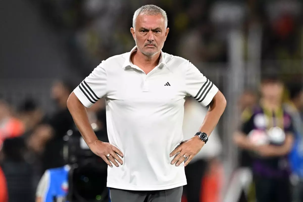 Jose Mourinho bu kez de sosyal medya ve televizyondaki yorumculara sataştı