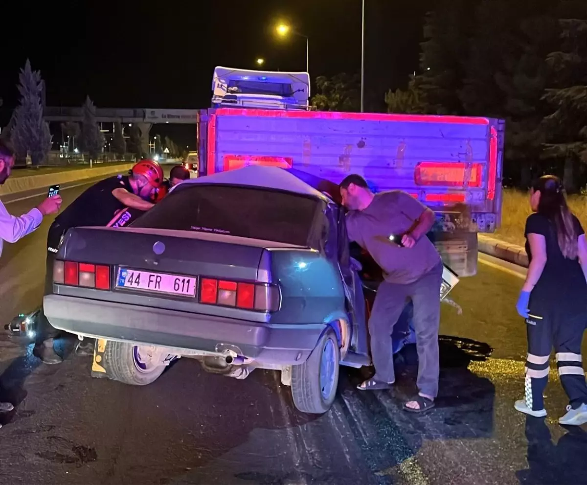 Malatya'da Tır ile Otomobil Çarpıştı: 1 Yaralı
