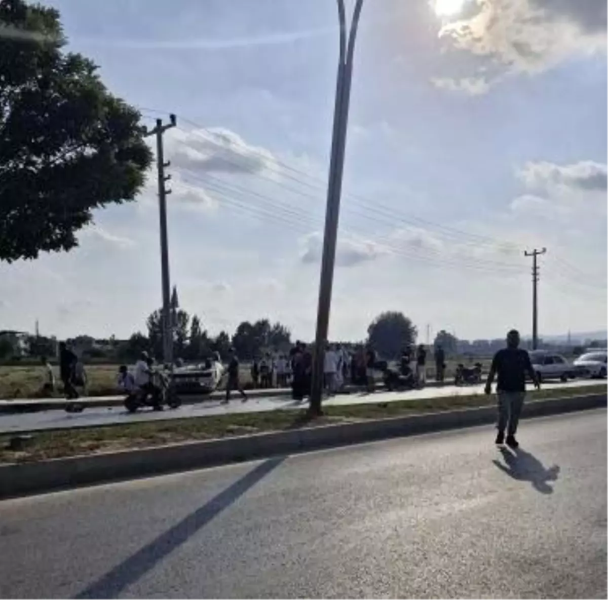 Mersin'de Elektrik Direğine Çarpan Araçta Sürücü Hayatını Kaybetti