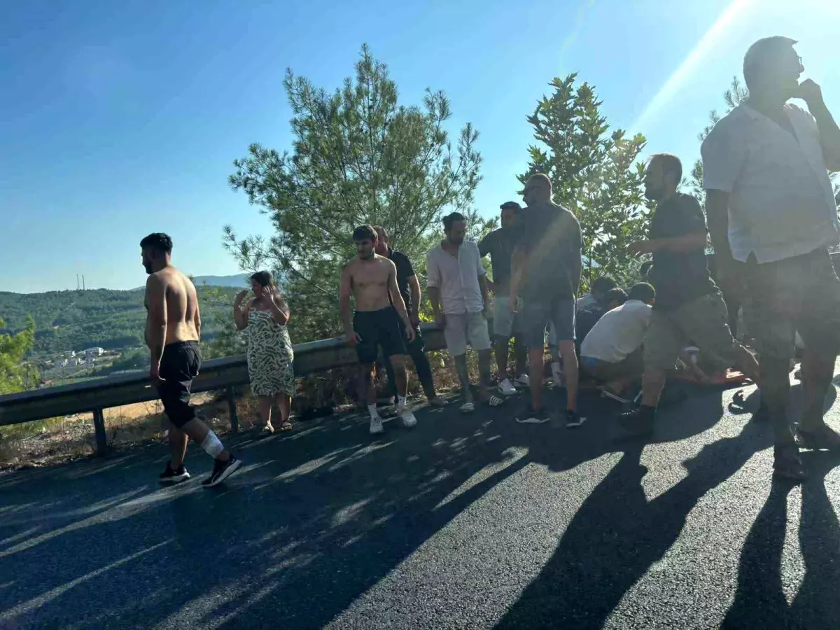 Muğla-Antalya Karayolu'nda Zincirleme Trafik Kazası: 2 Yaralı
