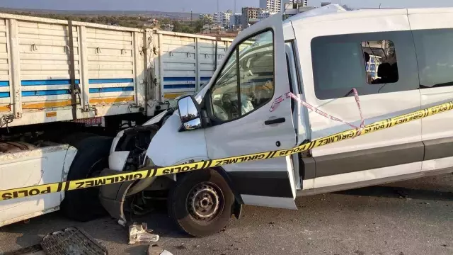 ogrencileri mersin e tatile getiren minibus k 2 18975929 o