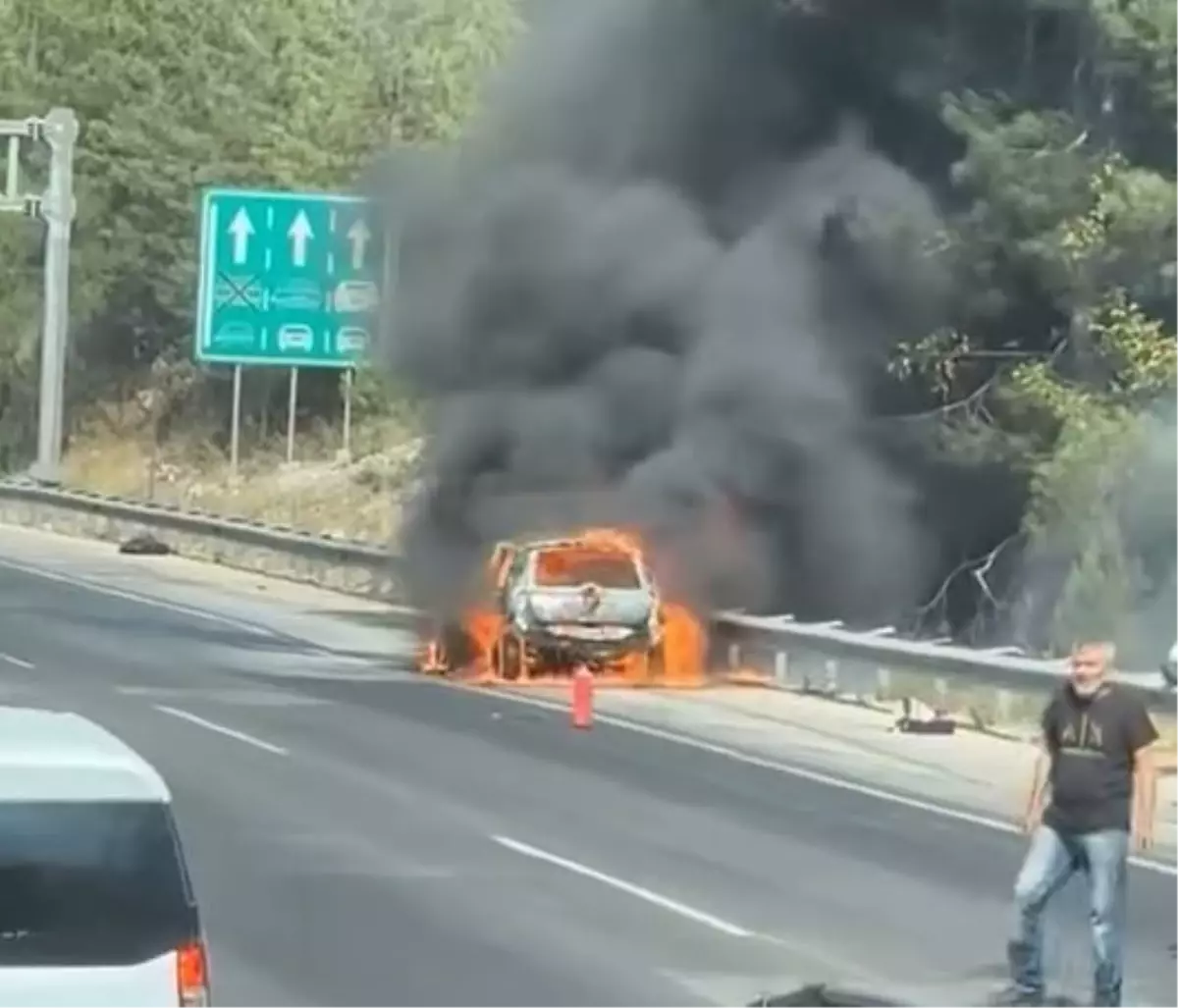 Adana'da Otoyolda Yangın: Araçtan Ormana Sıçradı