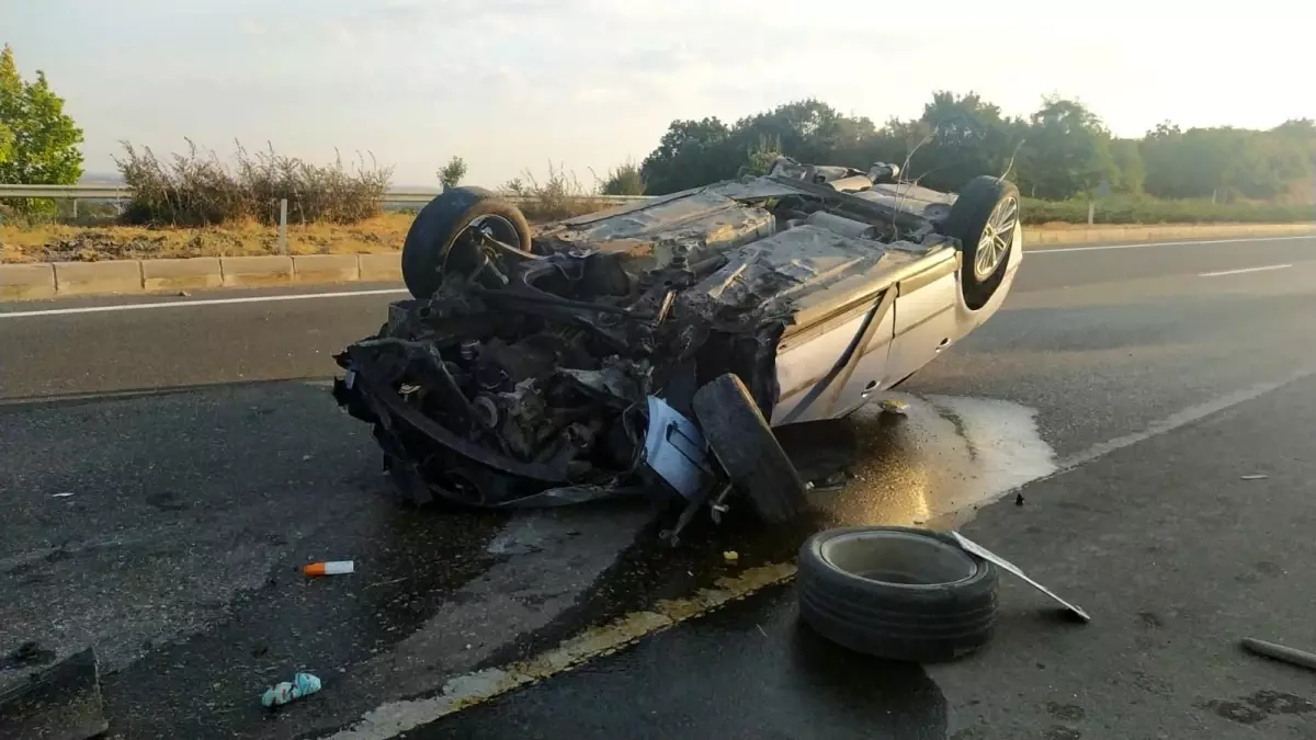 Tekirdağ'da Kaza: Refüje Çarpan Araç Takla Attı, Sürücü Kaçtı