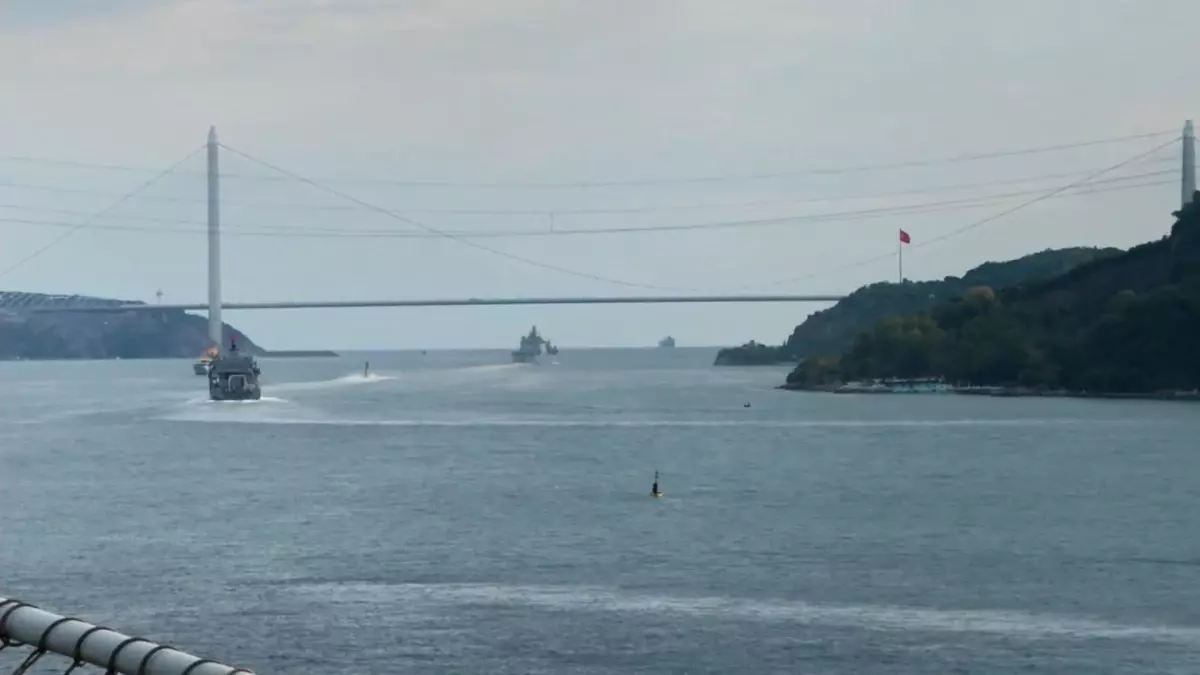 TCG Anadolu ile Mavi Vatan Boğaz Geçişi Başladı