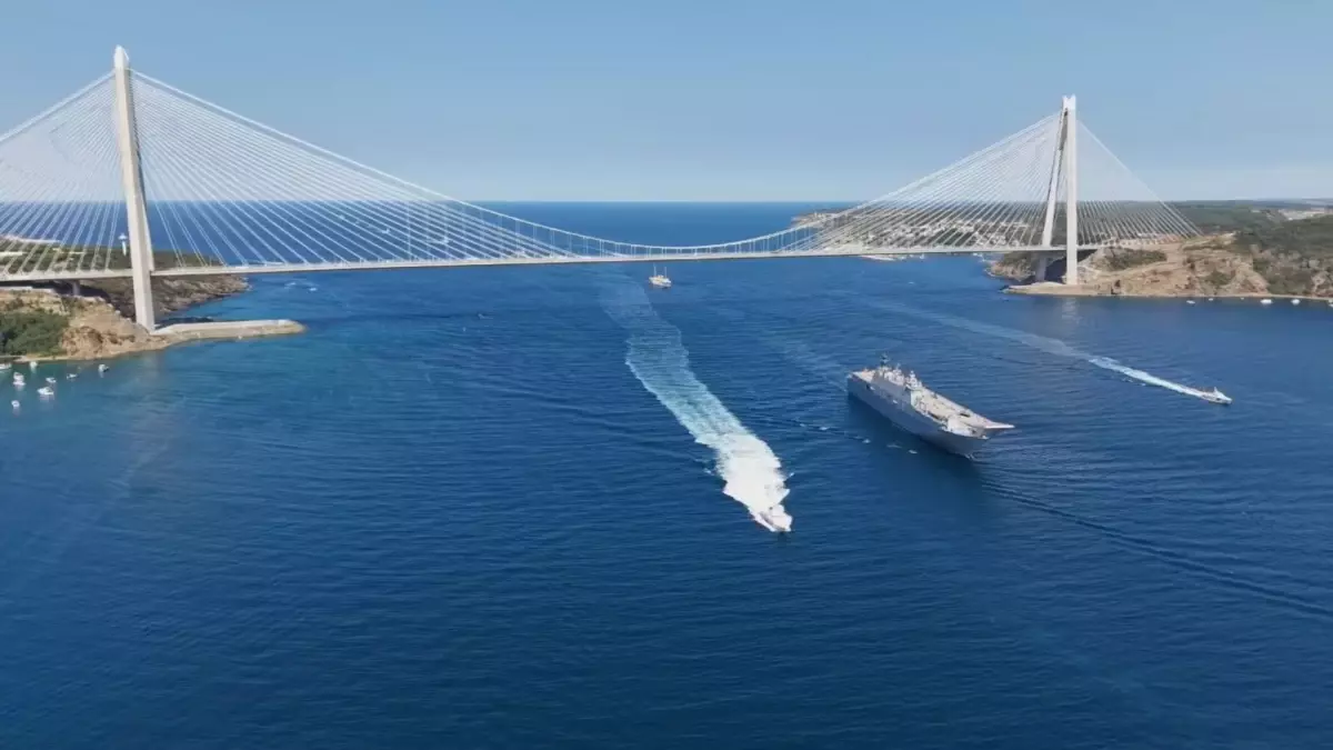 Mavi Vatan'ın koruyucuları İstanbul Boğazı'nda