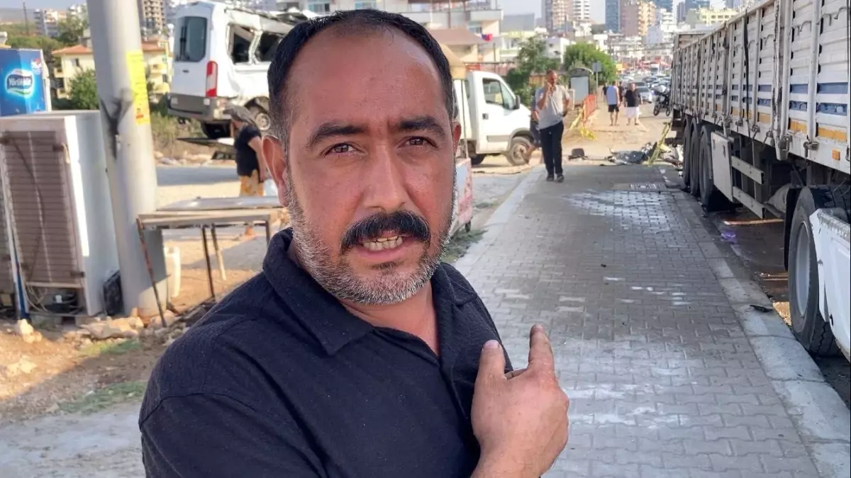 Mersin'de Yurt Çocuklarını Taşıyan Minibüs Tıra Çarptı: 2 Ölü, 10 Yaralı