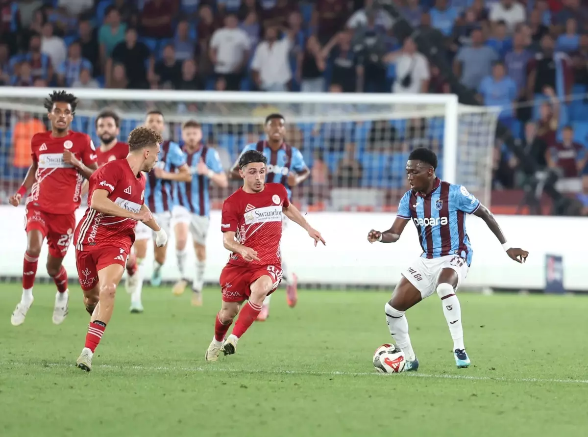 Trabzonspor, Antalyaspor'u 1-0 Mağlup Ederek Üst Üste Üçüncü Galibiyetini Aldı