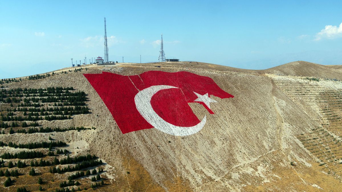 Kahramanmaraş'ta Türkiye'nin En Büyük Türk Bayrağı Yapılıyor