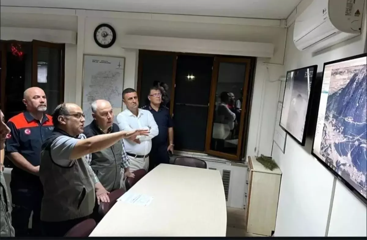 Denizli Valisi Yangın Söndürme Çalışmalarını Yerinde İnceledi