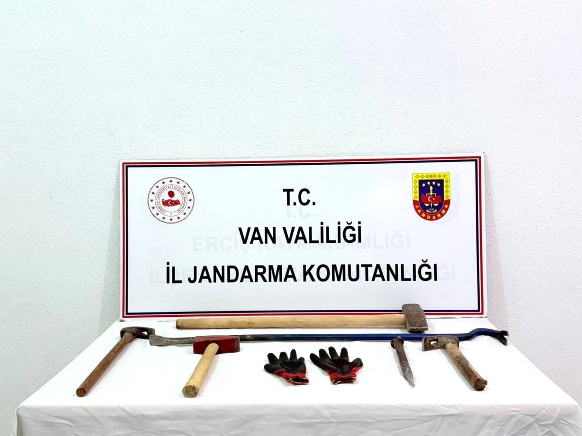 Van'da Kaçak Kazı Yapan 3 Kişi Yakalandı