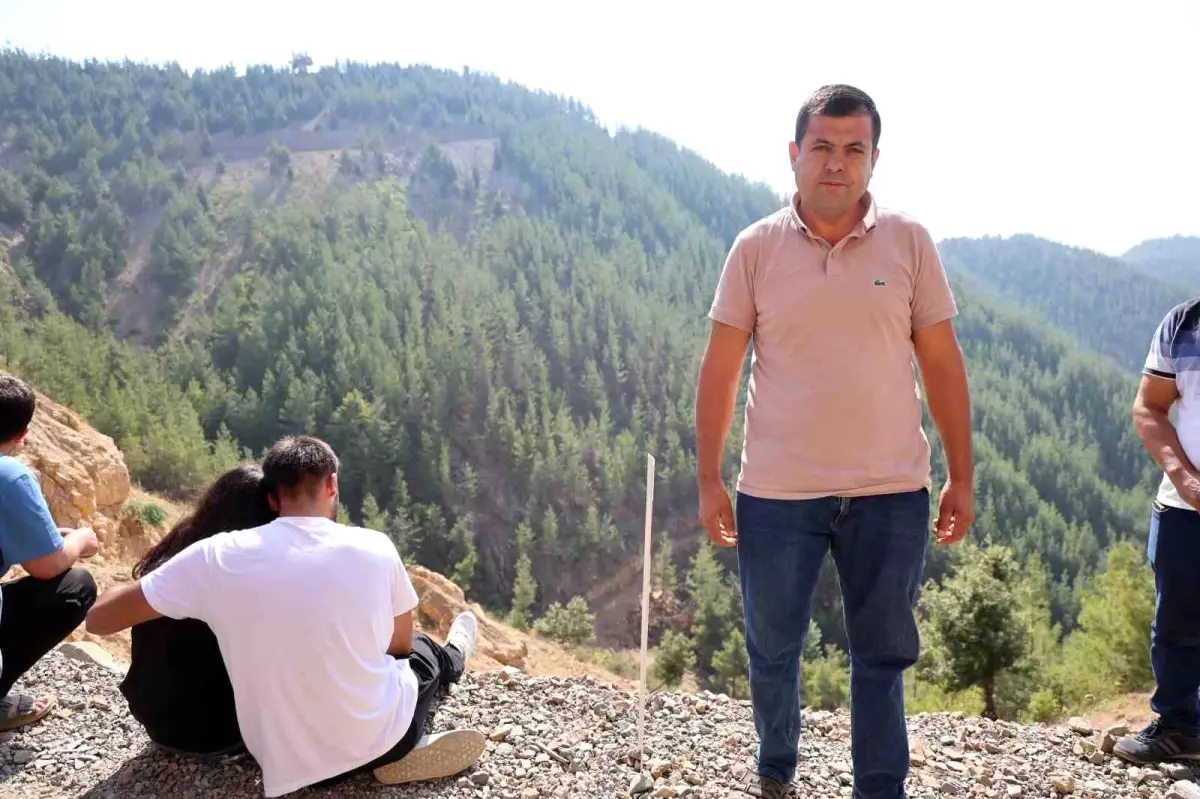 Adana&apos;da Uçuruma Yuvarlanan Otomobilde 5 Kişi Hayatını Kaybetti