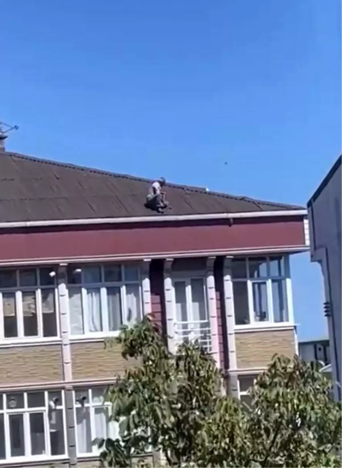 İstanbul&apos;da Güvenlik Önlemi Almadan Çatı Tamiri