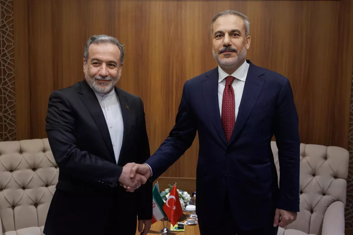 Hakan Fidan, Cidde&apos;de İran Dışişleri Bakanı ile Görüştü