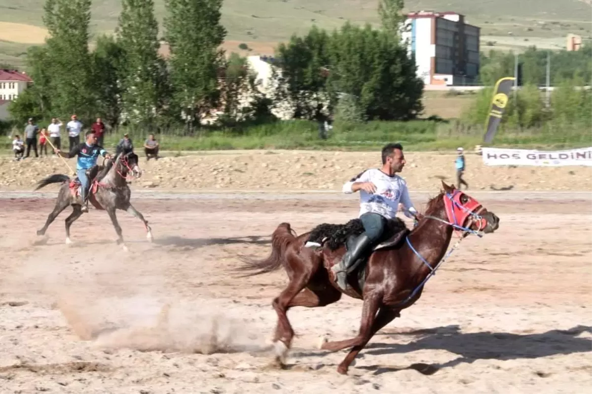 Bayburt'ta Atlı Cirit İl Birinciliği Müsabakaları Başlıyor