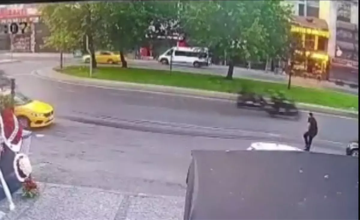 Beyoğlu'nda Haraç İçin İş Yeri Kurşunlandı: 3 Şüpheli Gözaltında