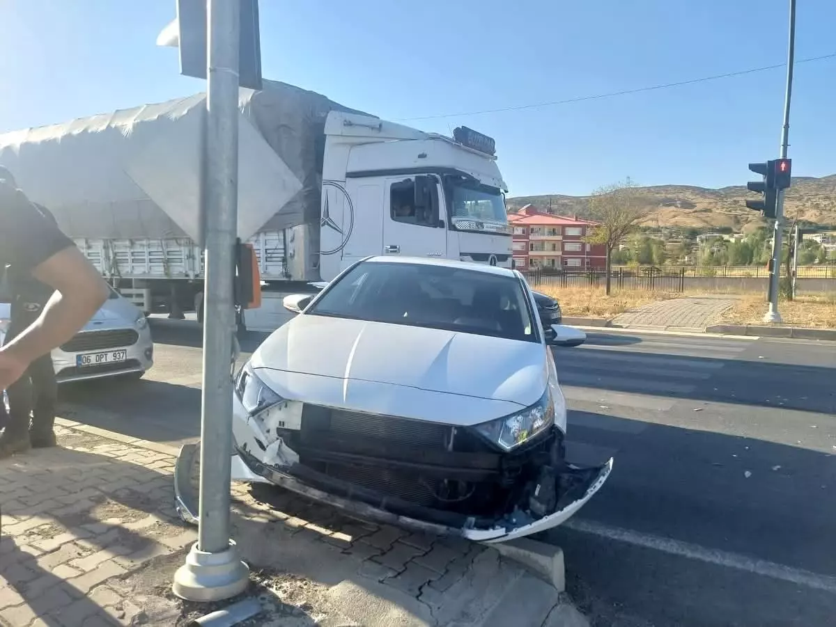 Bingöl&apos;de Trafik Kazası: 1 Yaralı