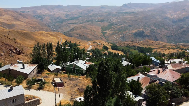 Bir Anadolu Şenliği Hakkari'yi kültür, sanat ve turizmle yeniden buluşturuyor Bir Anadolu Şenliği Hakkari'yi kültür, sanat ve turizmle yeniden buluşturuyor