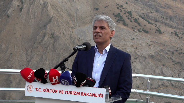 Bir Anadolu Şenliği Hakkari'yi kültür, sanat ve turizmle yeniden buluşturuyor Bir Anadolu Şenliği Hakkari'yi kültür, sanat ve turizmle yeniden buluşturuyor