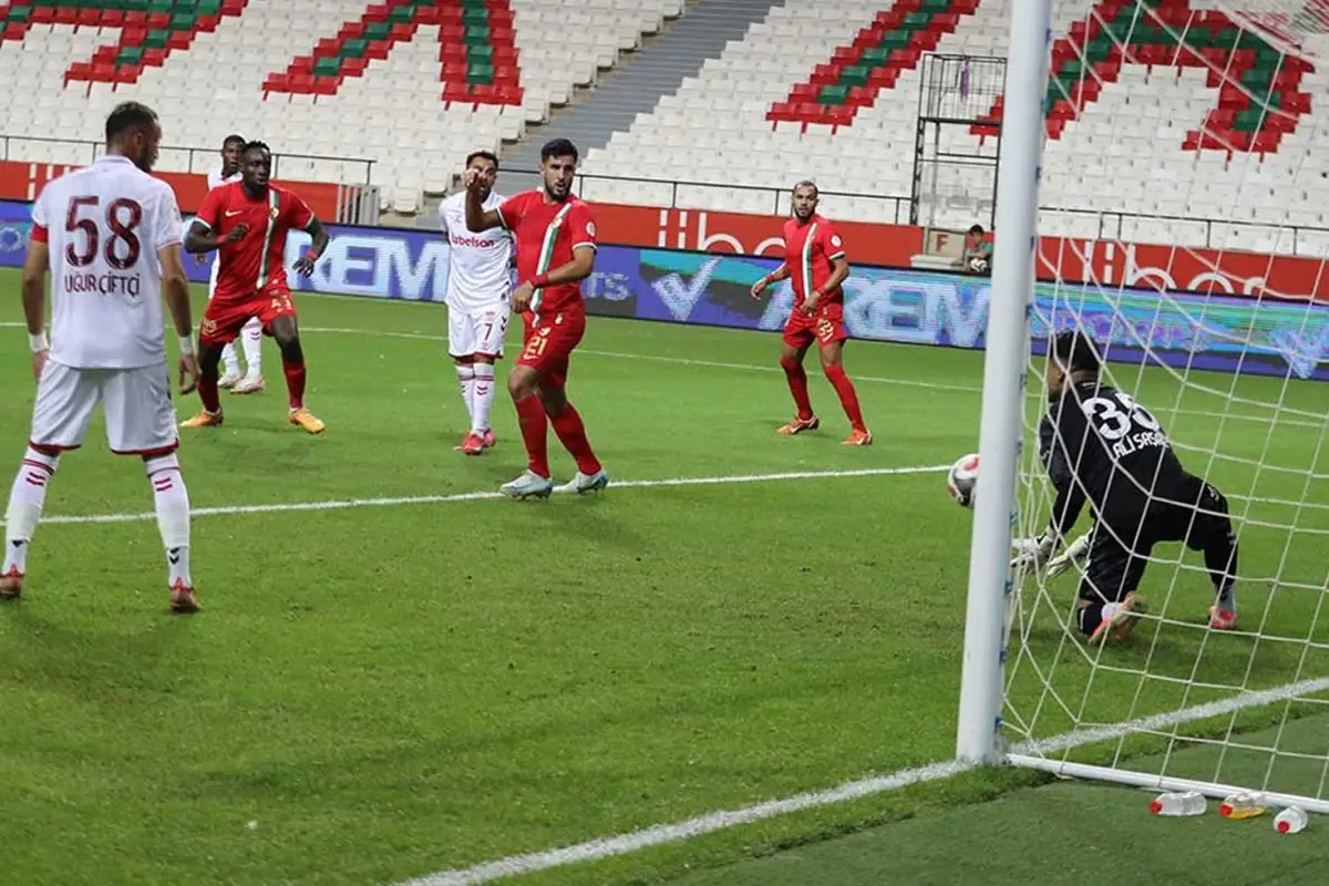 Bu sezon bir ilk! Geçen yıl Süper Lig'de olan takıma Amedspor'dan gol yağmuru