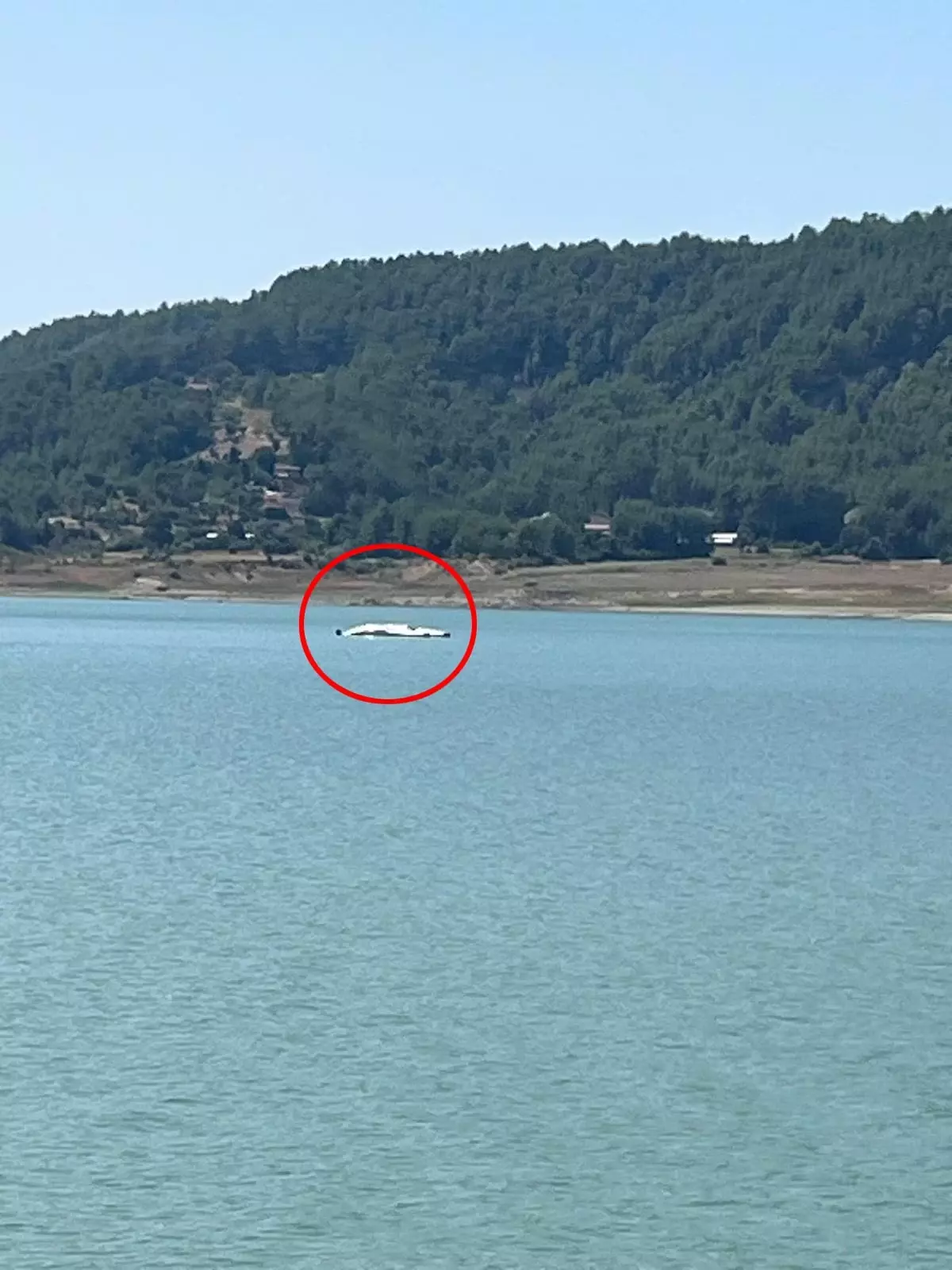 Balıkçılar, kaza kırıma uğrayan uçağın pilotlarını kurtardı