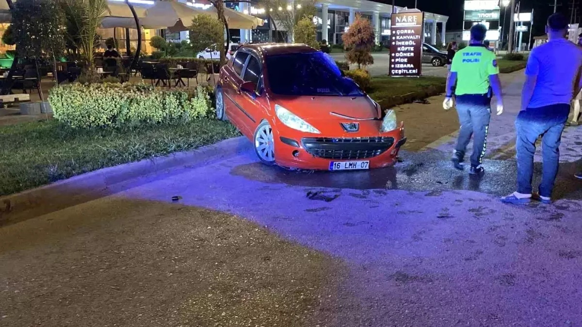 İnegöl'de Takla Atan Otomobilin Sürücüsü Yaralandı