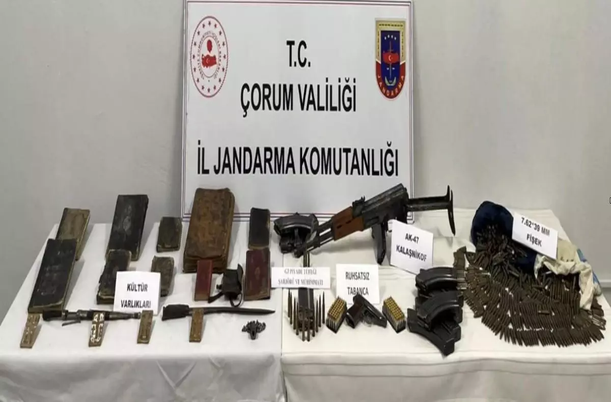 Çorum&apos;da Tarihi Eser ve Silah Kaçakçılığı Operasyonu