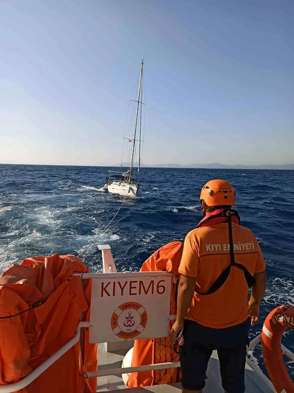 Datça Açıklarında Sürüklenen Yelkenli Tekne Kurtarıldı