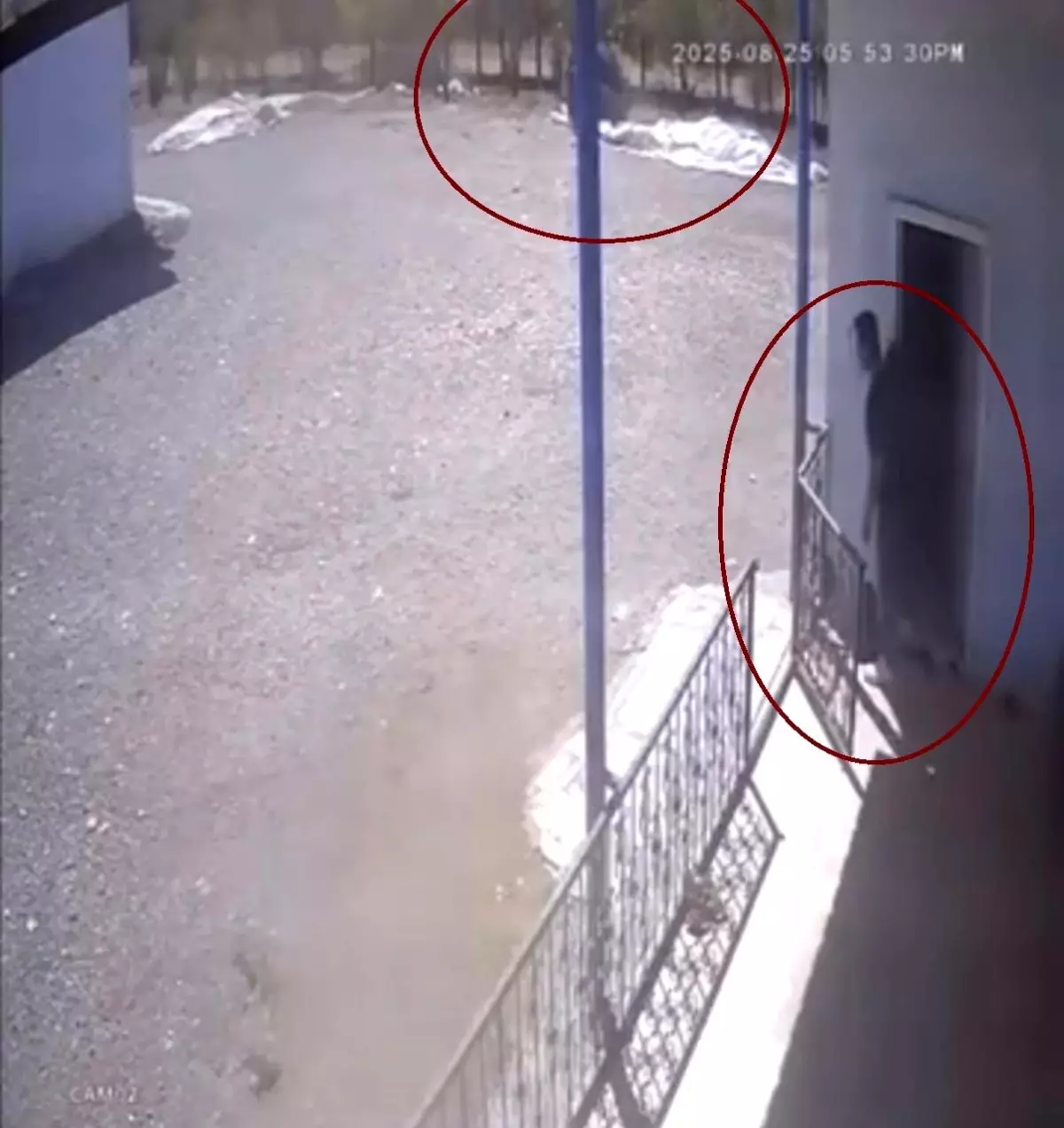 Diyarbakır'da El Freni Unutulan Otomobilin Duvara Çarpma Anları Kamerada
