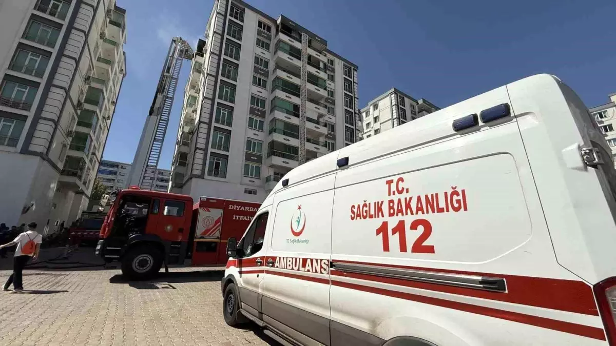 Diyarbakır'da Yangın: 3 İtfaiye Eri Dumandan Etkilendi